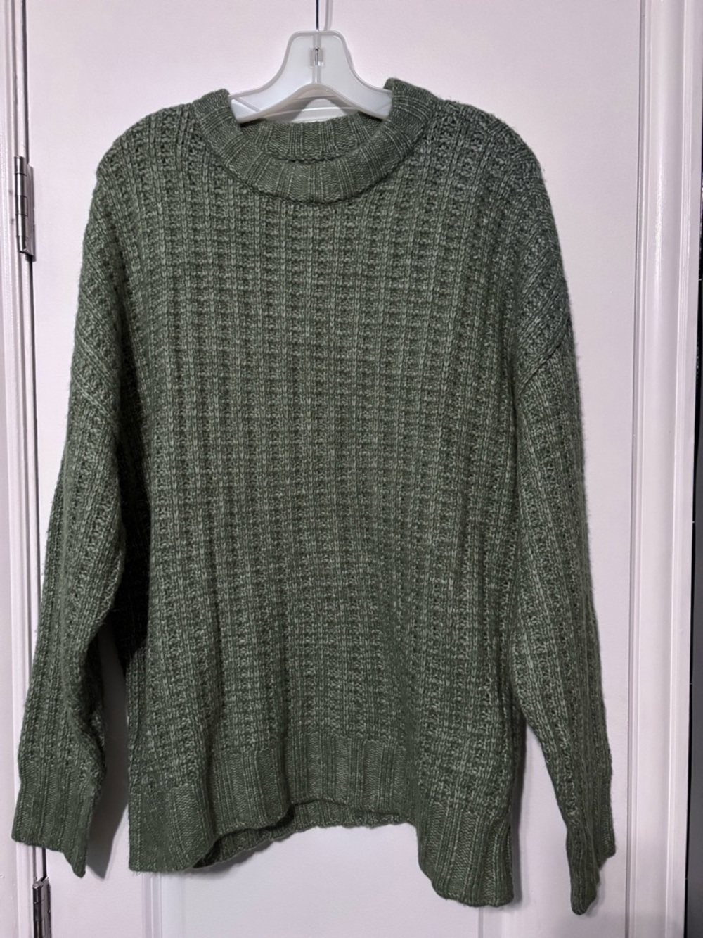 American Eagle Outfitters Sage Green Ribbed Knit Sweater Size Medium